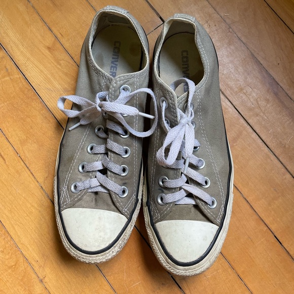 Women’s converse - Picture 2 of 4